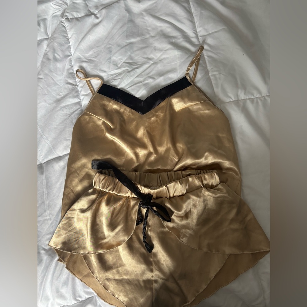 Satin pjs